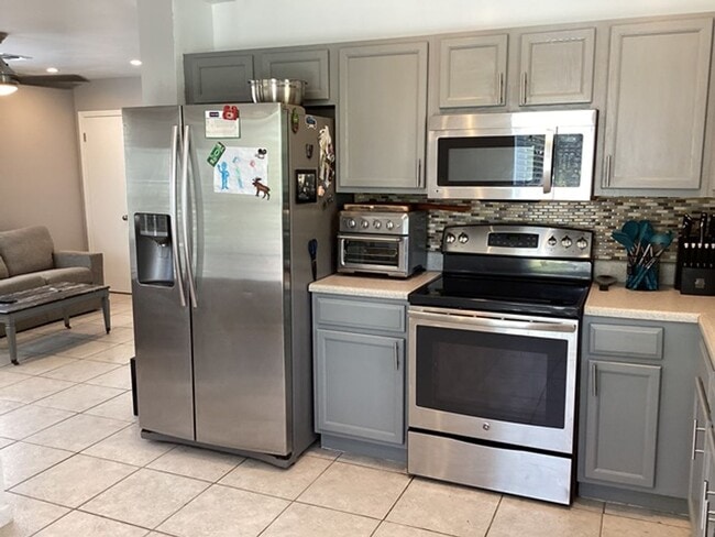 Building Photo - NEW PRICE!! Move in Ready Single Family Home - 4 bedroom - 1.5 Bathroom on Stock Island