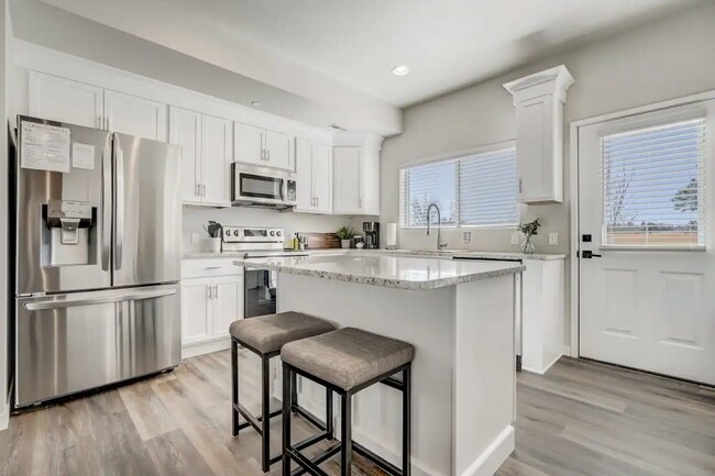 Building Photo - 2220 E La Salle St