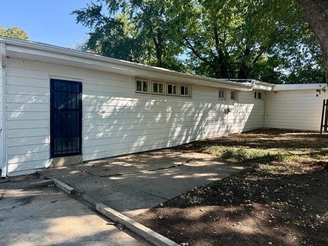 Building Photo - 2114 Smith Ave