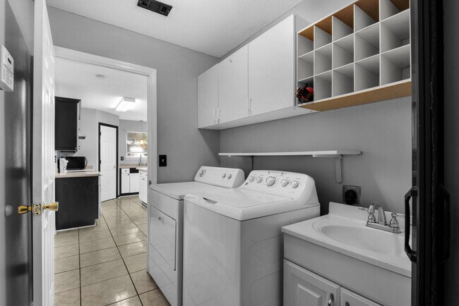 Building Photo - 1218 Ego Dr