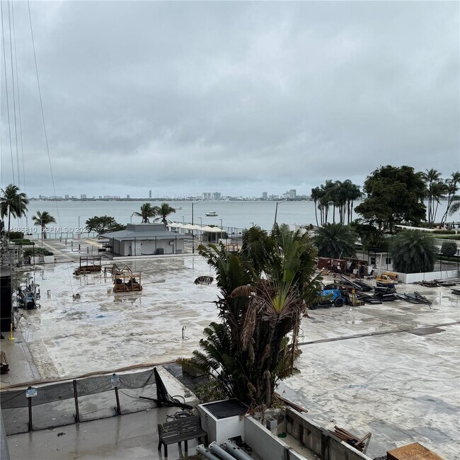 Building Photo - 600 NE 36th St