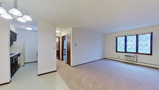 Building Photo - Upper 1 Bedroom 1 Bathroom Apartment is Av...