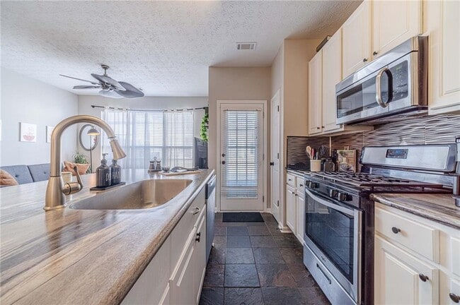 Building Photo - 6436 Portside Way