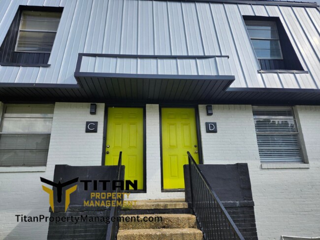 Building Photo - 2 bed/1 bath Townhouse