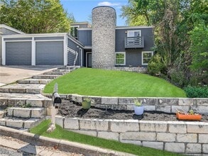 Building Photo - 6911 Thorncliffe Dr