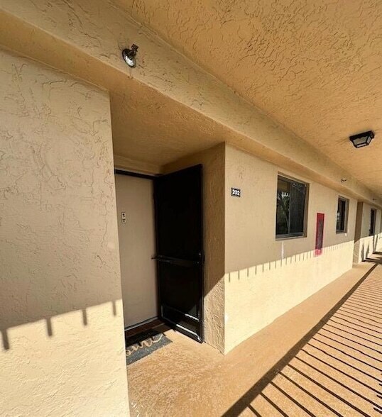 Building Photo - 7770 Tahiti Ln