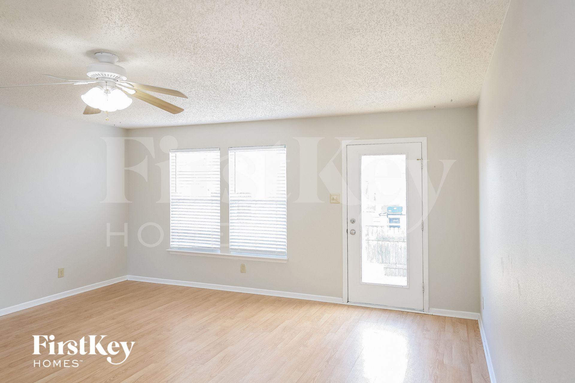 Building Photo - 915 Streamside Dr