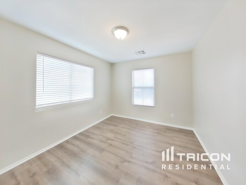 Building Photo - 1480 E Anna Dr