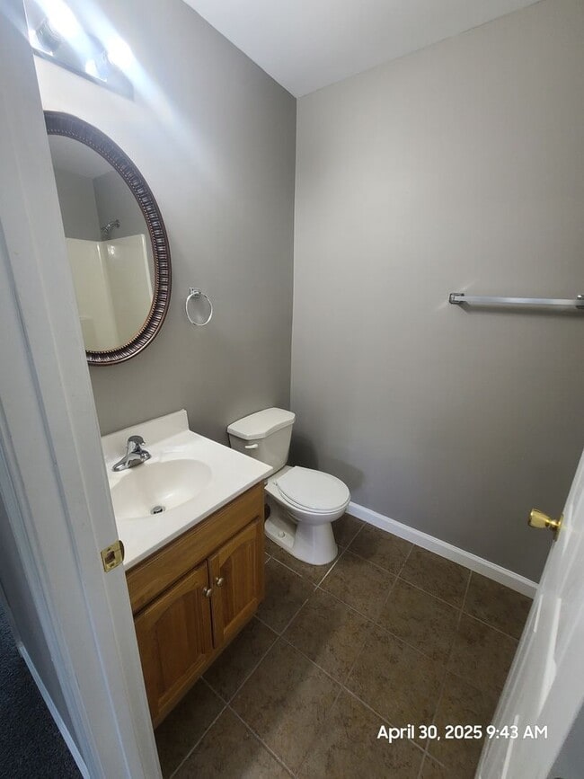 Building Photo - End Unit Town Home in Waynesboro, PA!