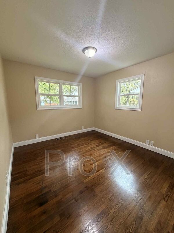 Building Photo - 740 E 33rd St