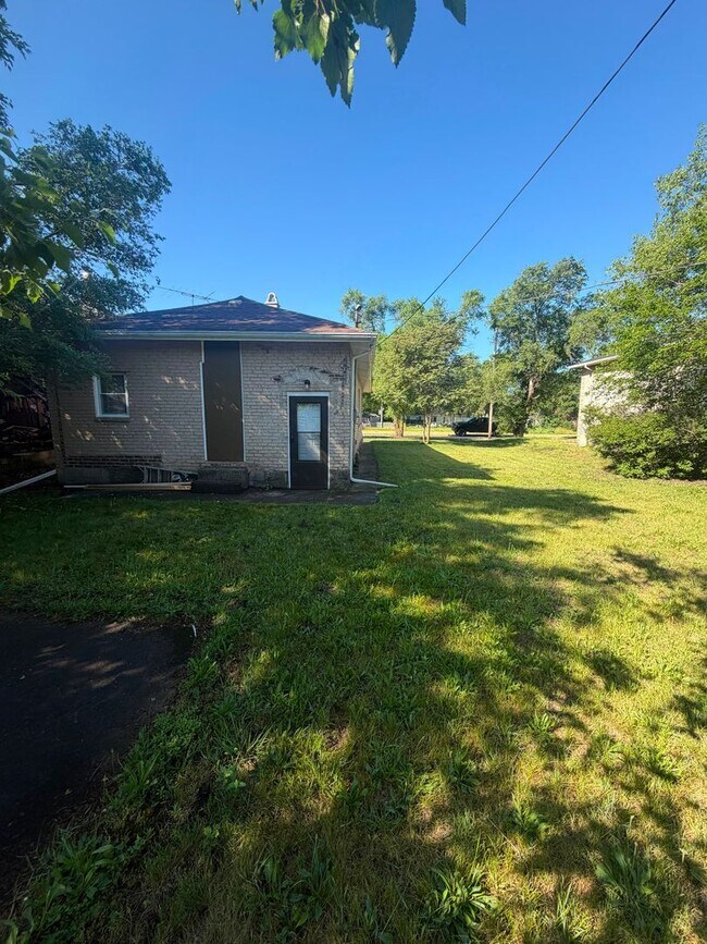Building Photo - Newly Renovated 3 Bedroom • 1 Bathroom Home