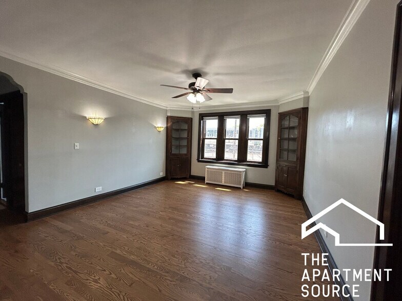 Building Photo - 4519 N Wolcott Ave