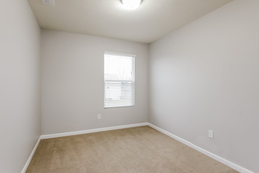 Building Photo - 8110 Grove Berry Dr