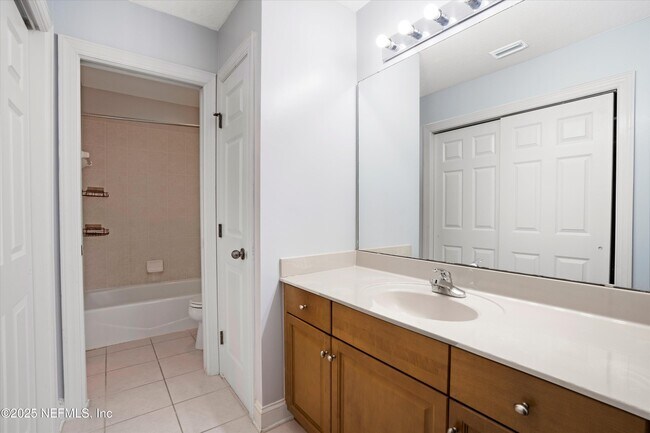 Building Photo - 713 Carthage Pl