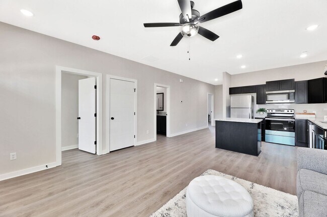 Building Photo - 5409-11 Bressler Dr