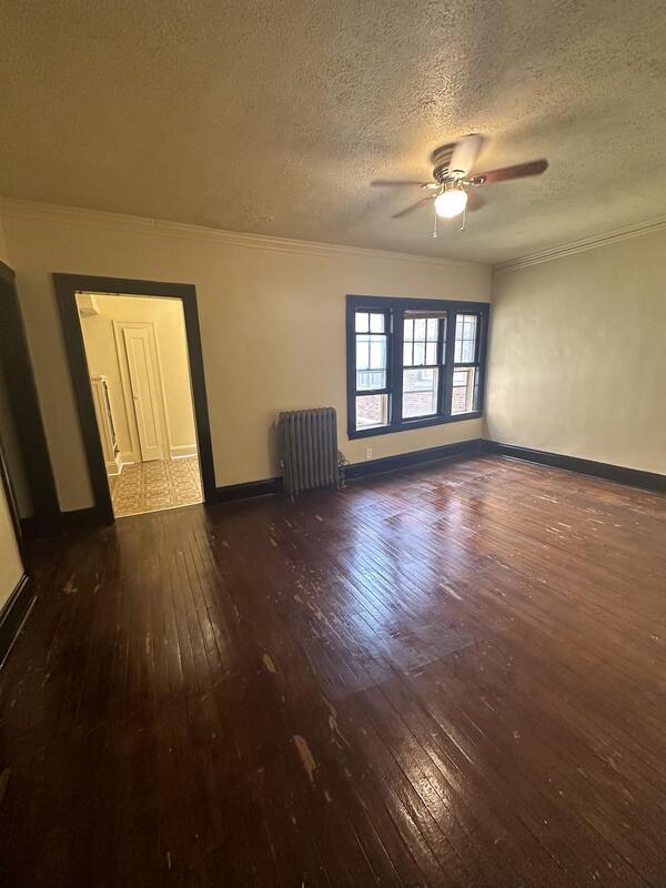 Primary Photo - 1442 W 101st St