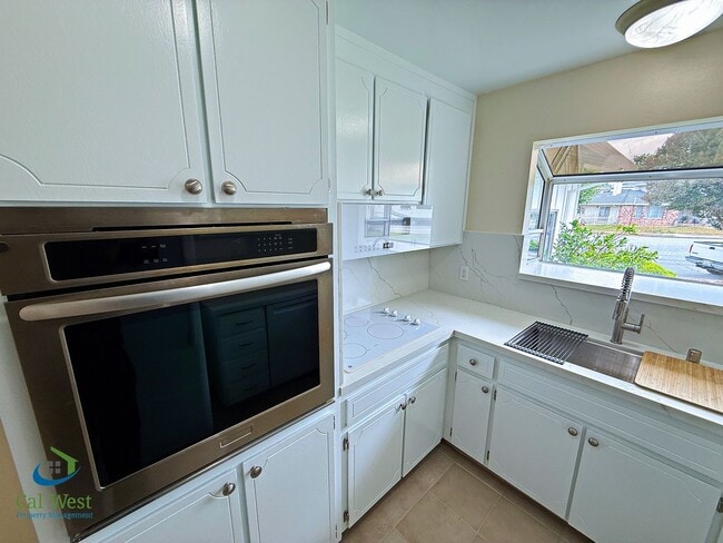 Building Photo - 1370 Fernwood Ln