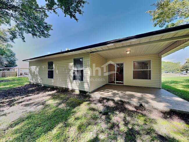 Building Photo - 12052 Hayden Lakes Cir