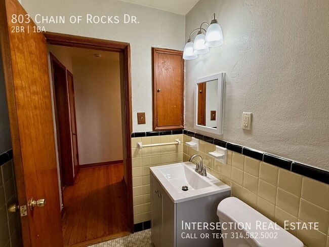 Building Photo - 803 Chain of Rocks Dr