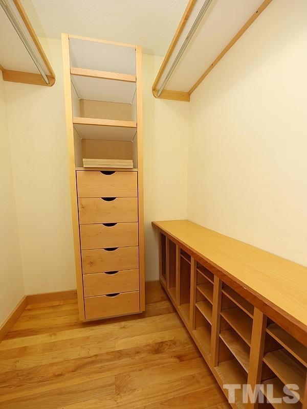 Mstr Bdrm Closet - 102 Mallard Ct