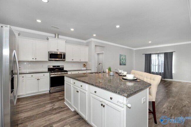 Building Photo - 106 Oak Fletcher Dr