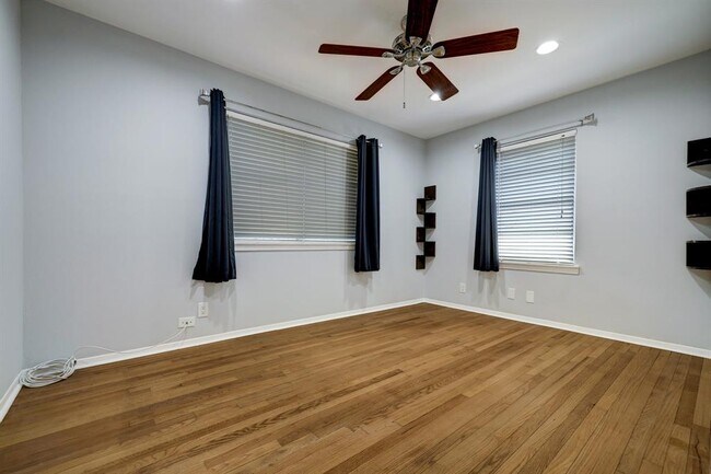 Building Photo - 5819 Anaqua Dr