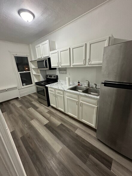 Building Photo - 406 E Broad St