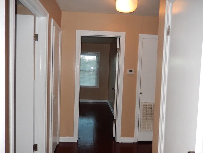 Building Photo - SPACIOUS Quincy 2/1 w/ Wood Floors, All New Windows, New Deck, over 1200 sq ft, & More! $1095/mon...