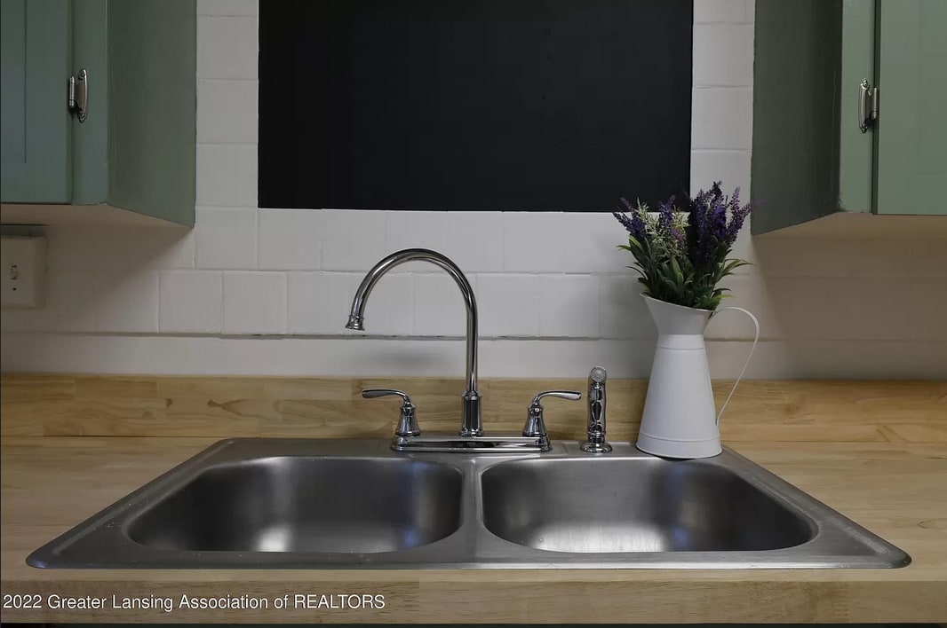 Building Photo - 504 N Walnut St