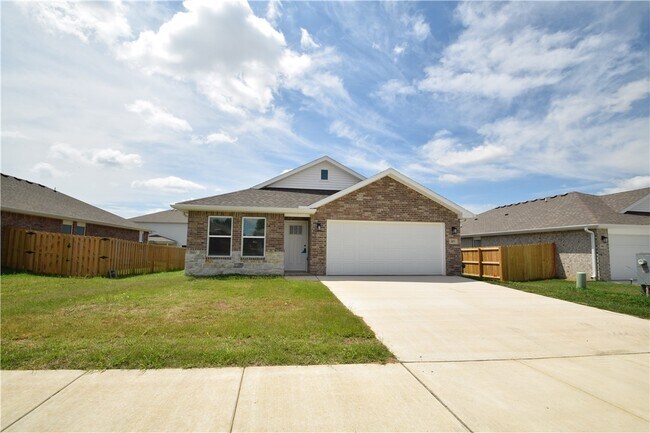 Building Photo - 2071 Bluestem Dr
