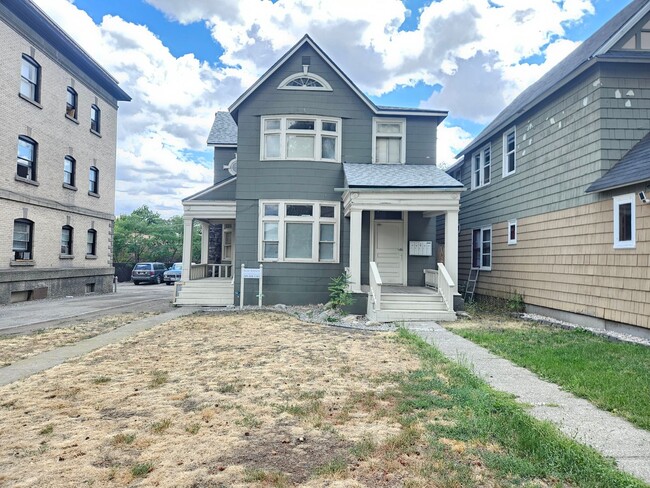 Building Photo - Espanola Annex