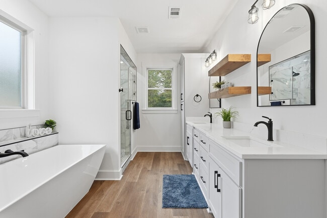 Building Photo - 19 Denali Dr