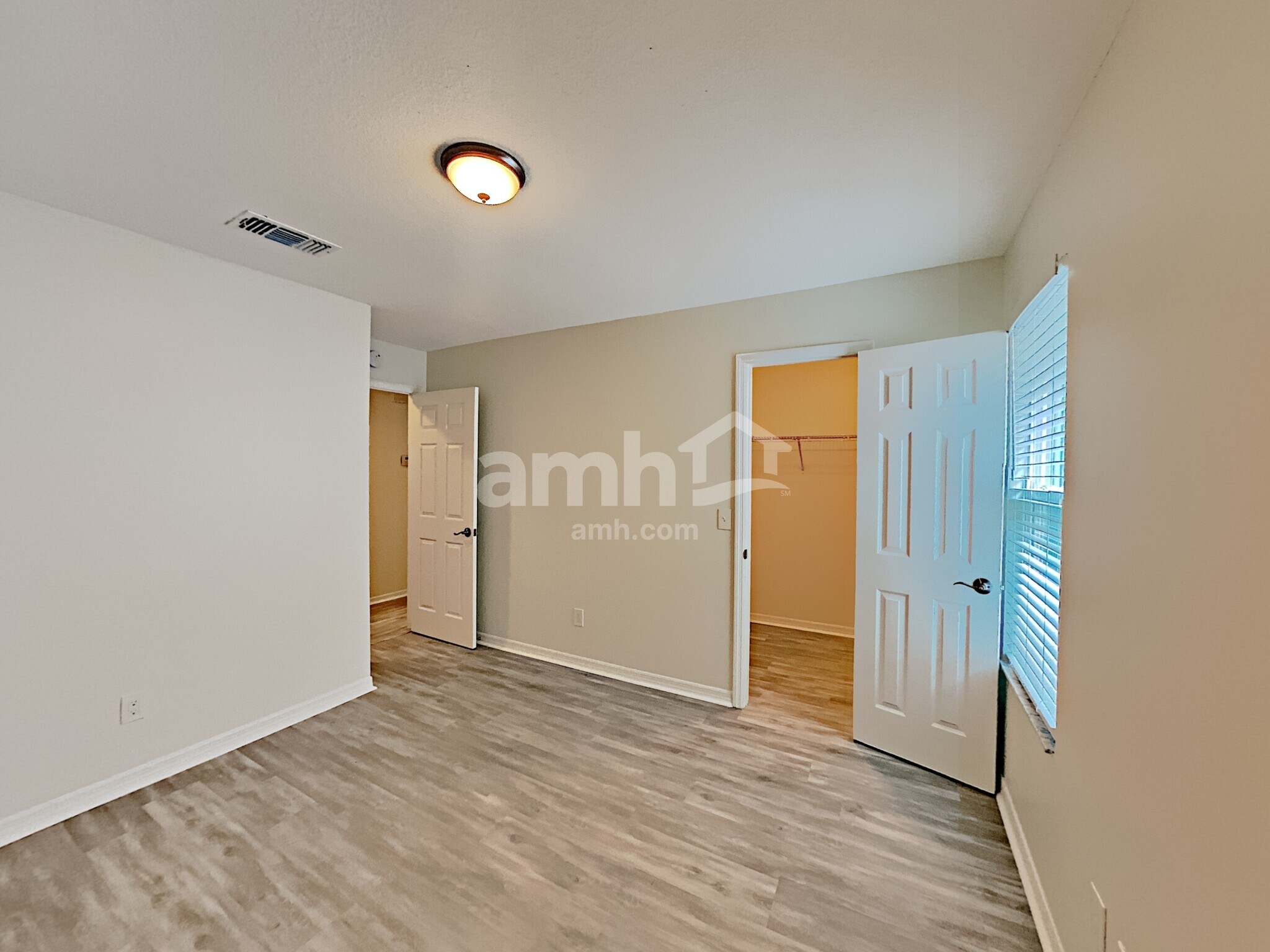 Building Photo - 1694 Ashwood Cir