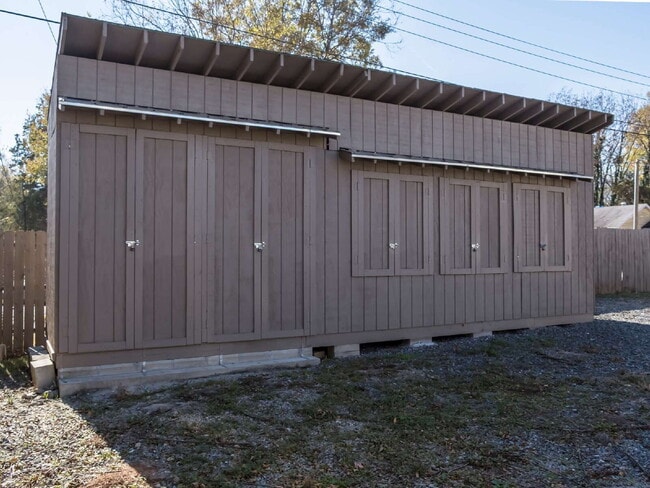 Building Photo - Unique Live/Work Opportunity With Large Fenced Yard Plus Outdoor Storage