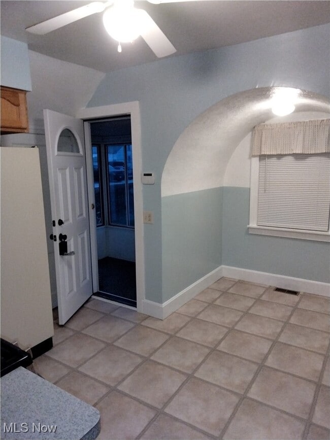 Building Photo - 7608 Ridgefield Ave