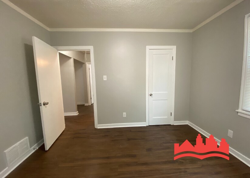 Building Photo - 3722 Fairoaks Ave