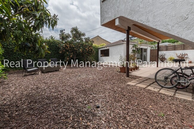 Building Photo - Modern, Eco-Friendly 4BR Home with Views i...