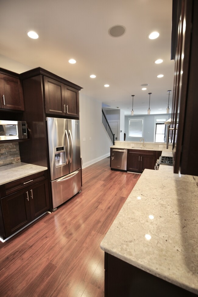 Building Photo - 310 E Beck St