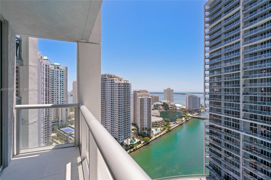 Building Photo - 475 Brickell Ave