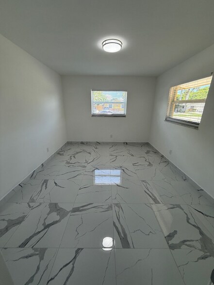 Building Photo - 5962 NW 19th St