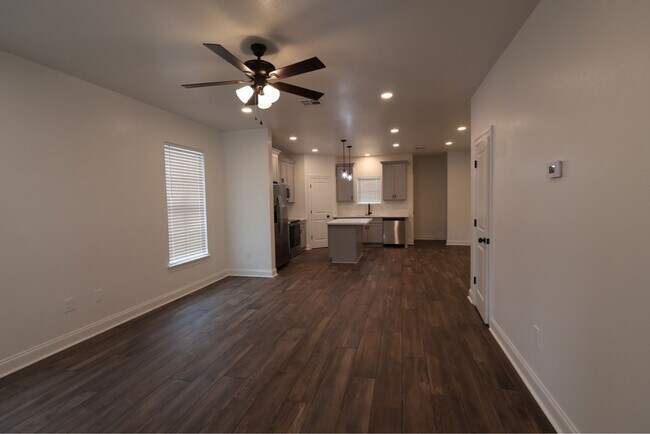 Building Photo - Townhome for lease Available 5/15/26