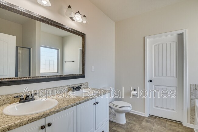 Building Photo - 633 Colston Ave