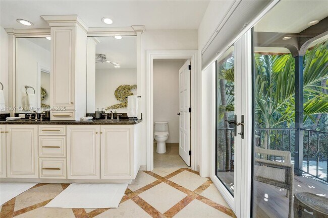 Building Photo - 2035 NE 31st Ave