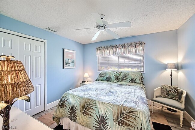 Building Photo - 5036 SW 9th Pl