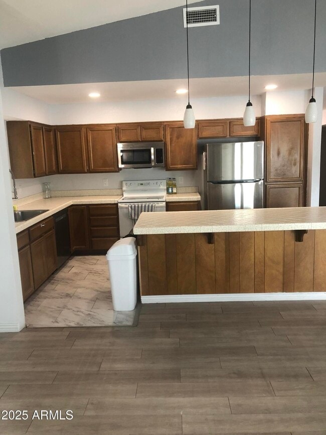 Building Photo - 303 W Fellars Dr