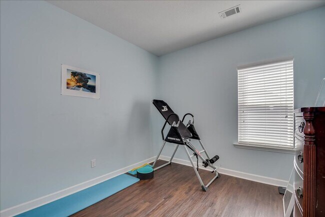 Building Photo - 4 bed, 2.5 bath home on corner lot with 2 car garage and fenced in back yard