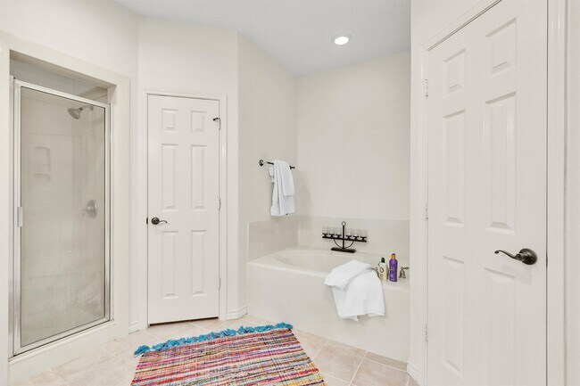 Building Photo - 147 April Waters Dr W