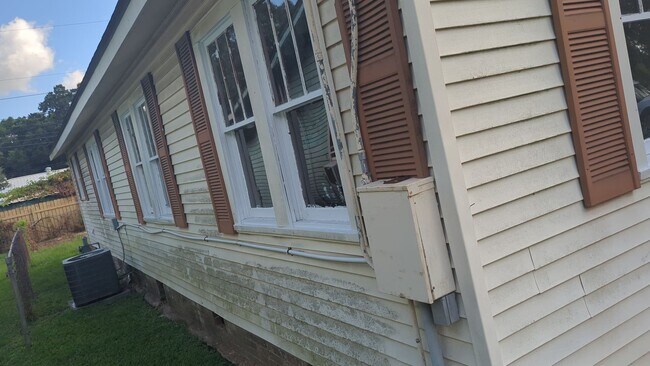 Building Photo - 245 Sherwood Dr