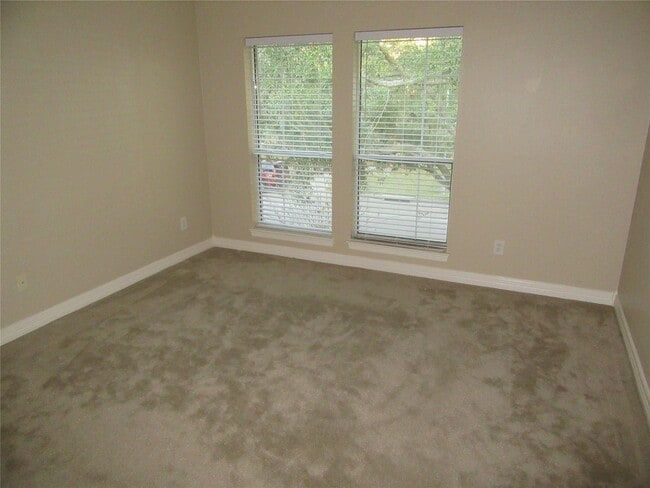 Building Photo - 914 Ivory Ridge Ln