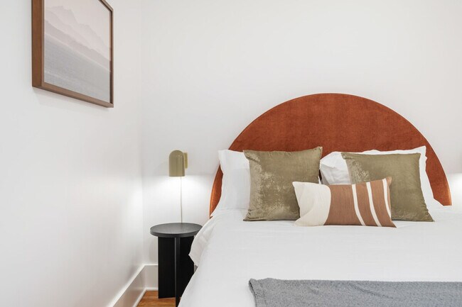 Building Photo - 2453 4th Ave W